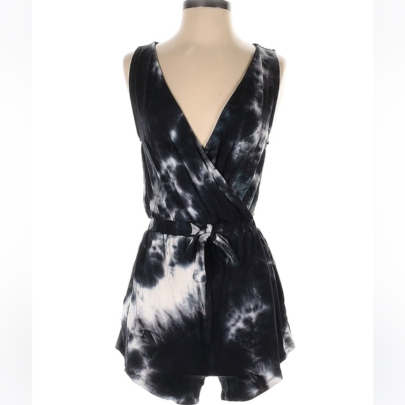 🍍3/$25 Antistar Romper - Picture 1 of 5